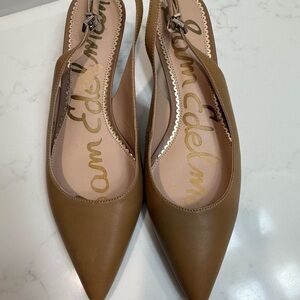 Sam Edelman Women's neutral tan Leather Pointed sling back kitten heels.